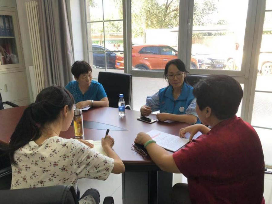 1655985285389250.jpg 海國投公司機(jī)關(guān)第二黨支部與寶山社區(qū)黨總支完成對(duì)接2.jpg